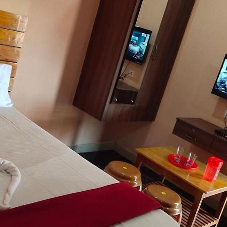 J J Residency Hotel Pondicherry Exterior foto